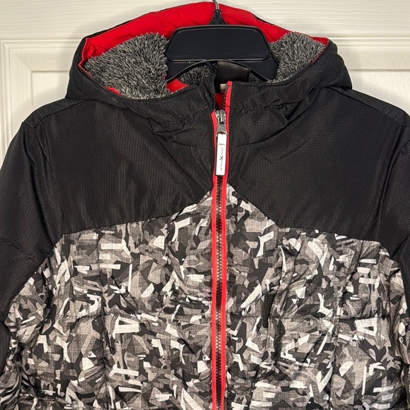 EUC Boys ZeroXposur Camouflage Hooded Puffer Jacket with Red Accents - Picture 2 of 9
